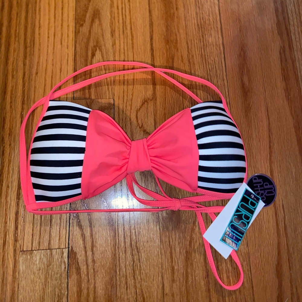 Pursuit NWT bow and strips bikini top size Small
